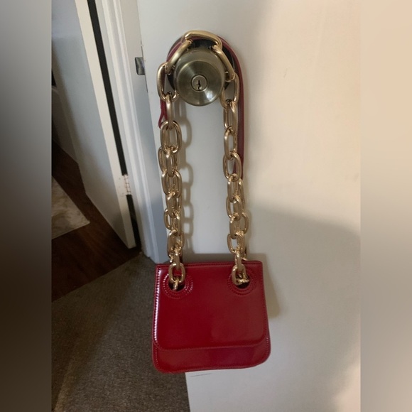 House Of Want Handbags - Patent Red Shoulder Bag with Gold Link Chain
